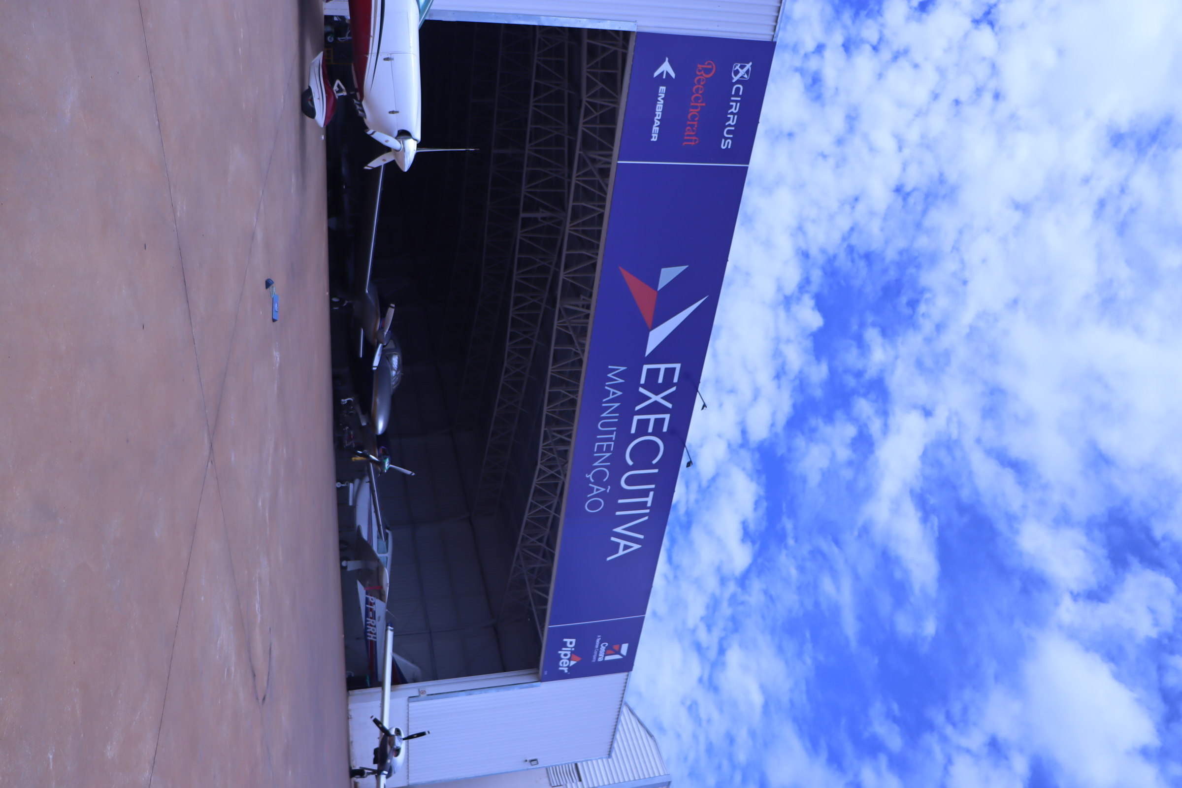 Entrada do Hangar da Empresa